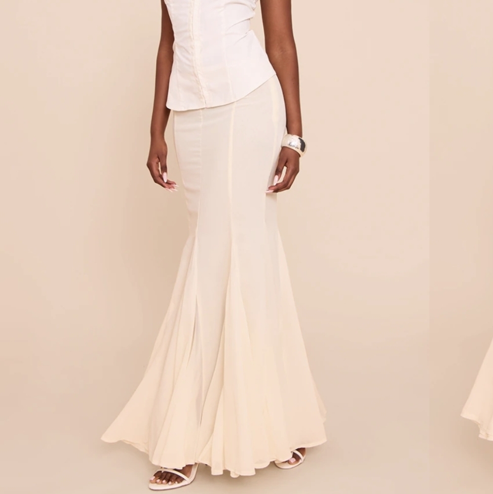 NWT PrettyLittleThing Lemon Chiffon Godet Hem Maxi Skirt, Size 4